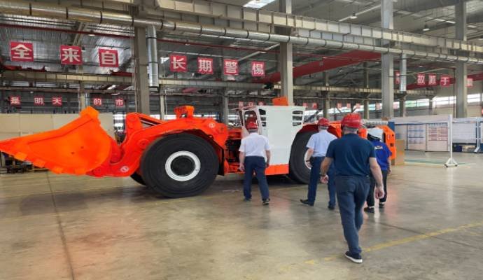 Russian customers come to China for site visit and technical exchanges