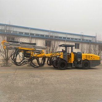 Self-propelled drilling rig